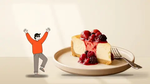 Personaje de línea con los brazos arriba junto a una porción gigante de cheesecake de frutos rojos, con luz de ventana entrando de lado